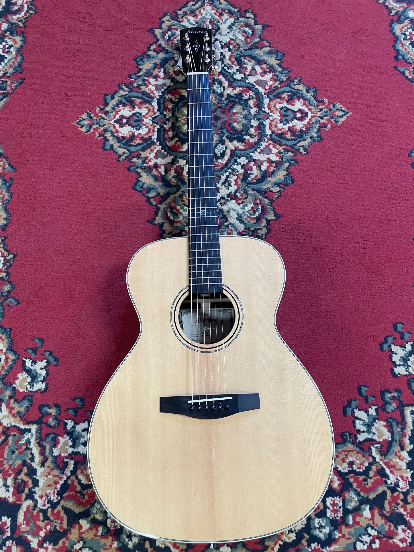 Alvarez LF70e Laureate 70 Folk/OM Electric Acoustic Guitar - Natural
