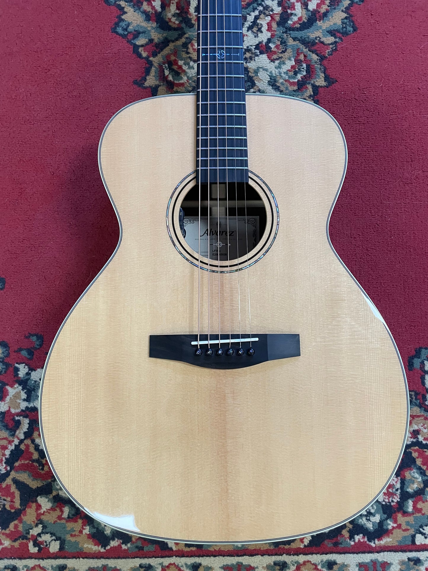 Alvarez LF70e Laureate 70 Folk/OM Electric Acoustic Guitar - Natural