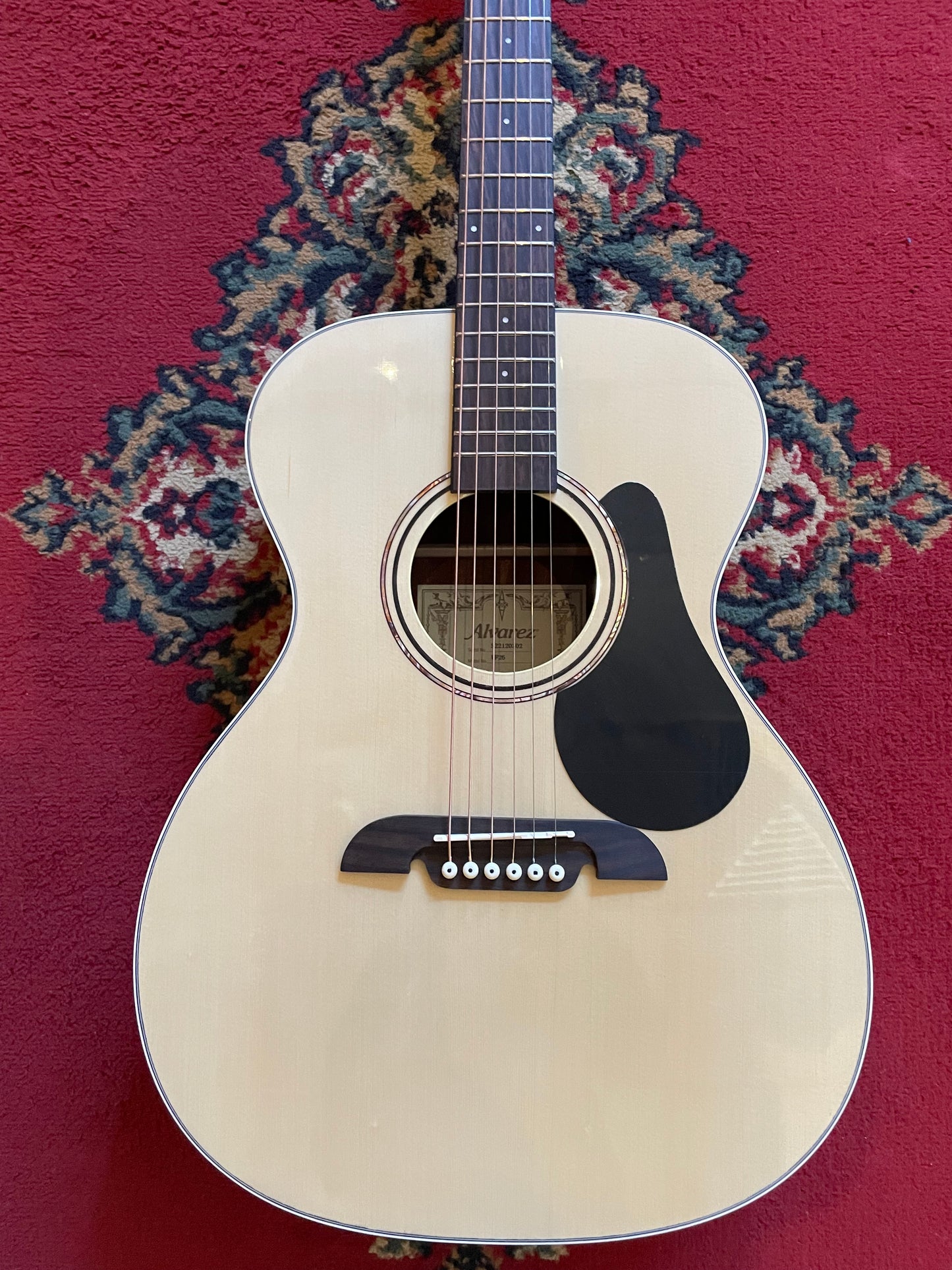 Alvarez RF26 Folk/OM Acostic Guitar - Natural/Gloss
