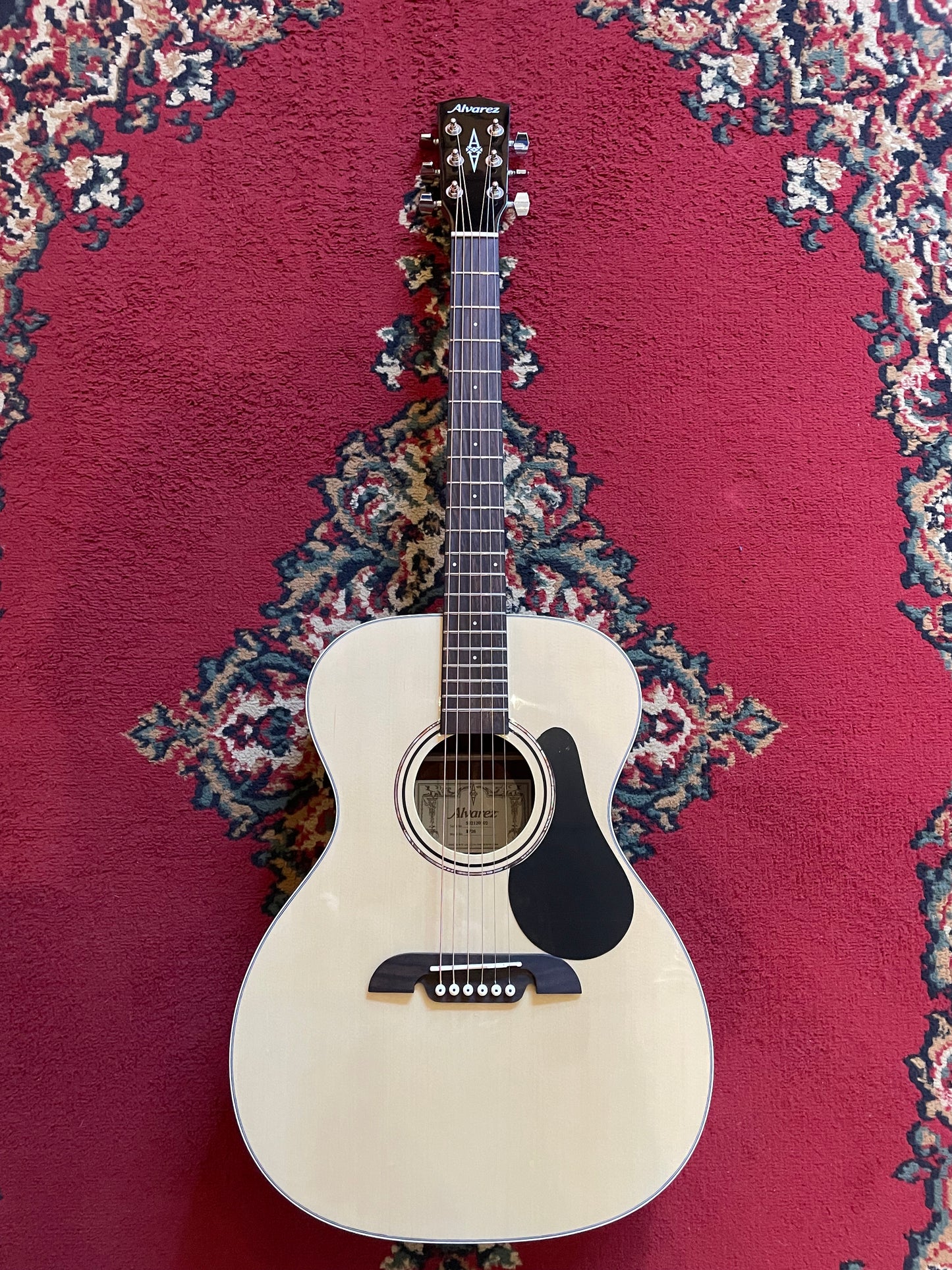 Alvarez RF26 Folk/OM Acostic Guitar - Natural/Gloss