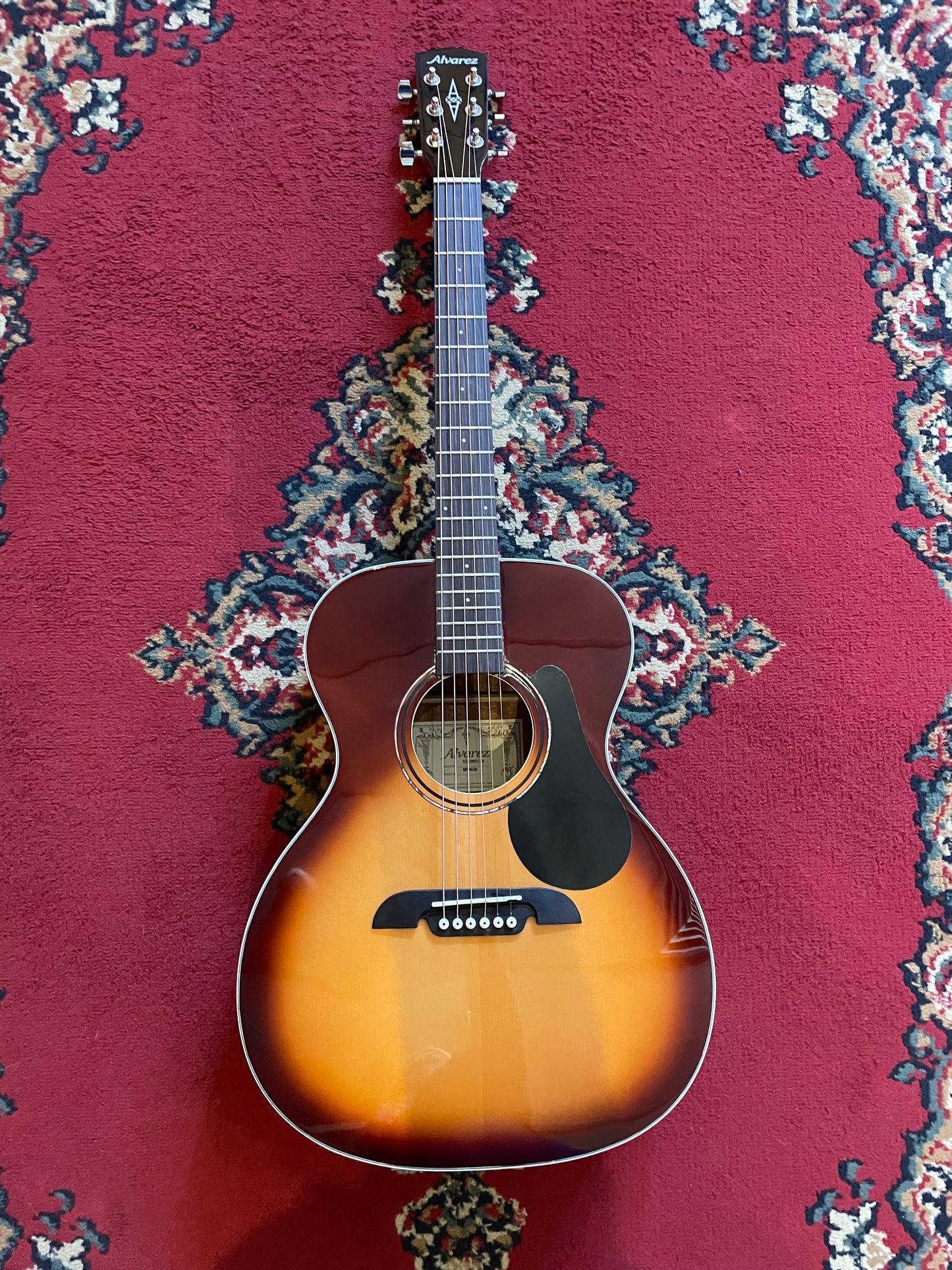 Alvarez RF26 Folk/OM Acoustic Guitar - Sunburst