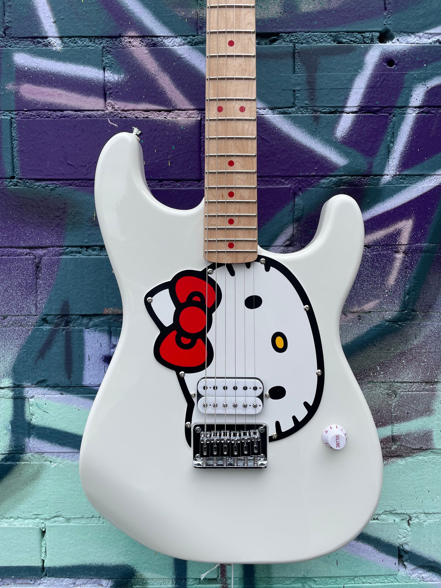 Fender x Hello Kitty Stratocaster Electric Guitar - White