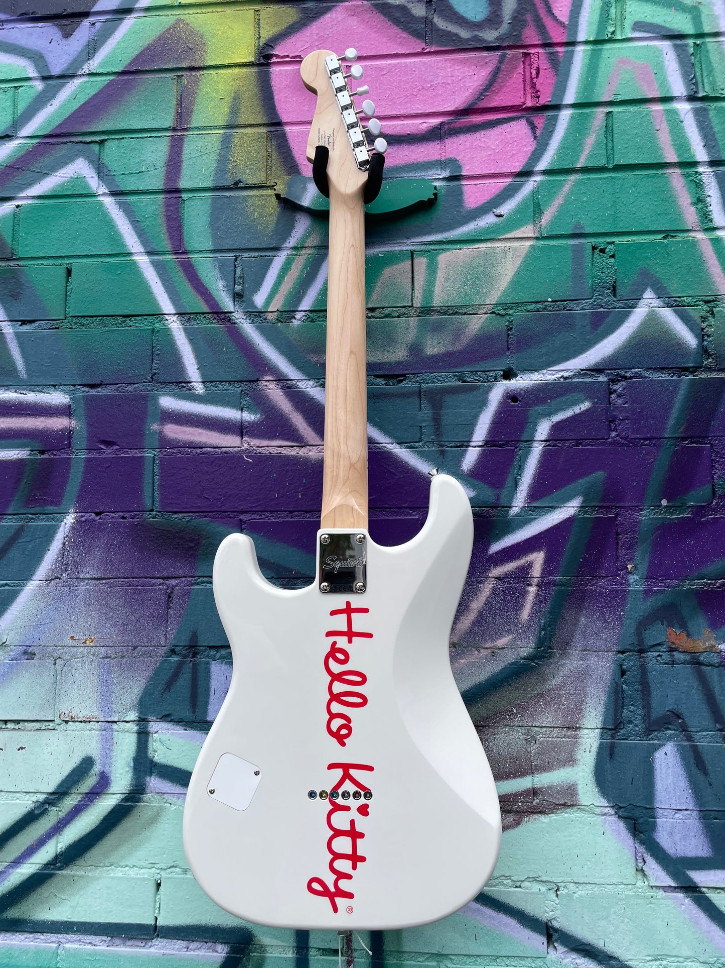 Fender x Hello Kitty Stratocaster Electric Guitar - White