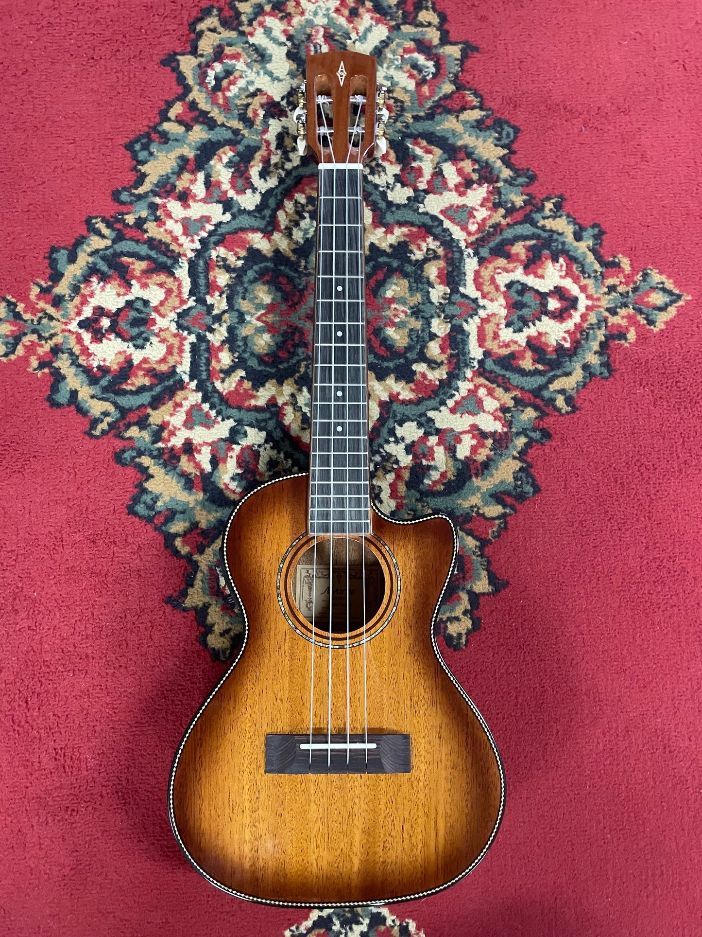 Alvarez Artist AU66TCESHB- Tenor Acou/Elec Ukulele