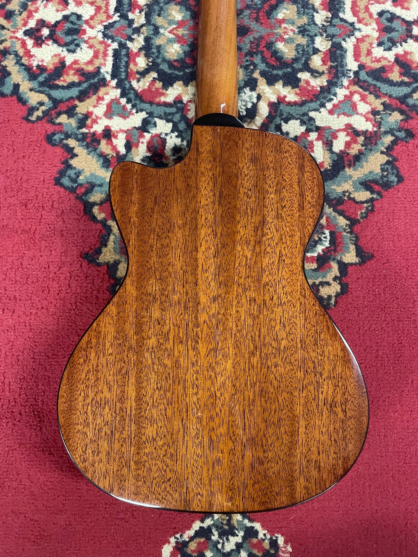 Alvarez Artist AU66TCESHB- Tenor Acou/Elec Ukulele