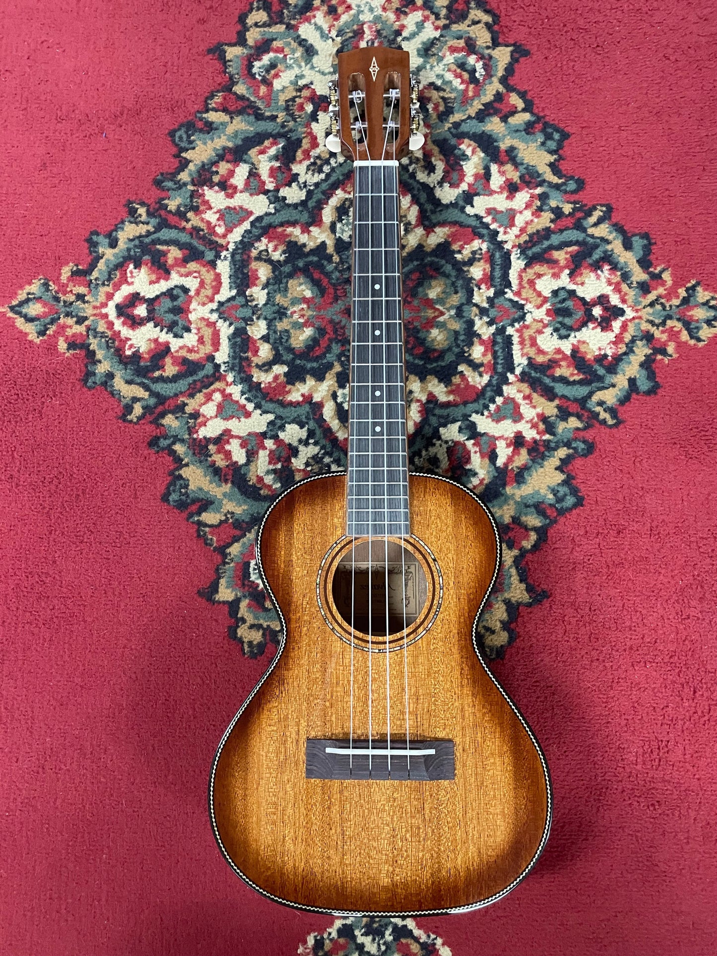 Alvarez Artist AU66TSHB- Tenor Ukulele