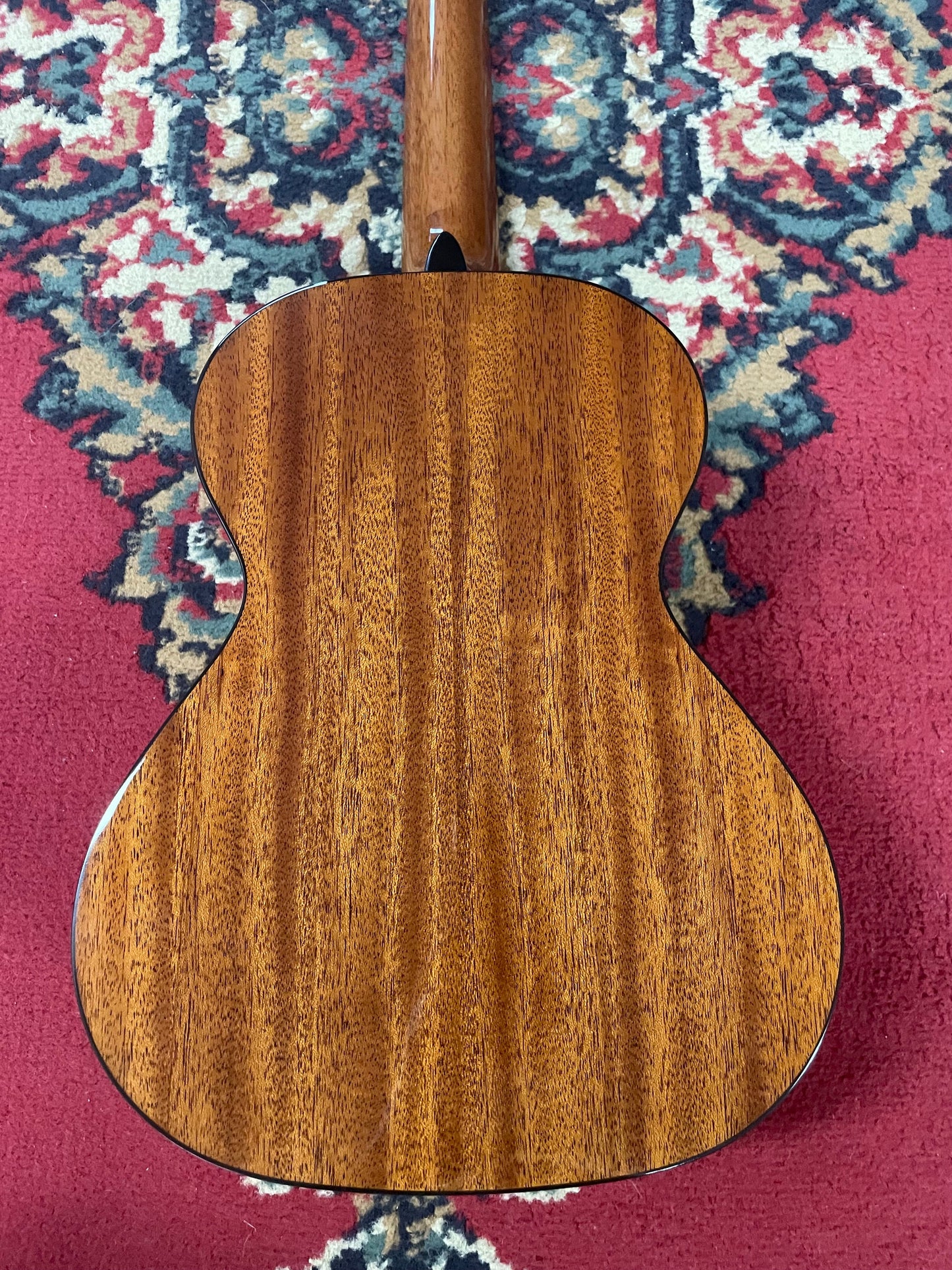 Alvarez Artist AU66TSHB- Tenor Ukulele