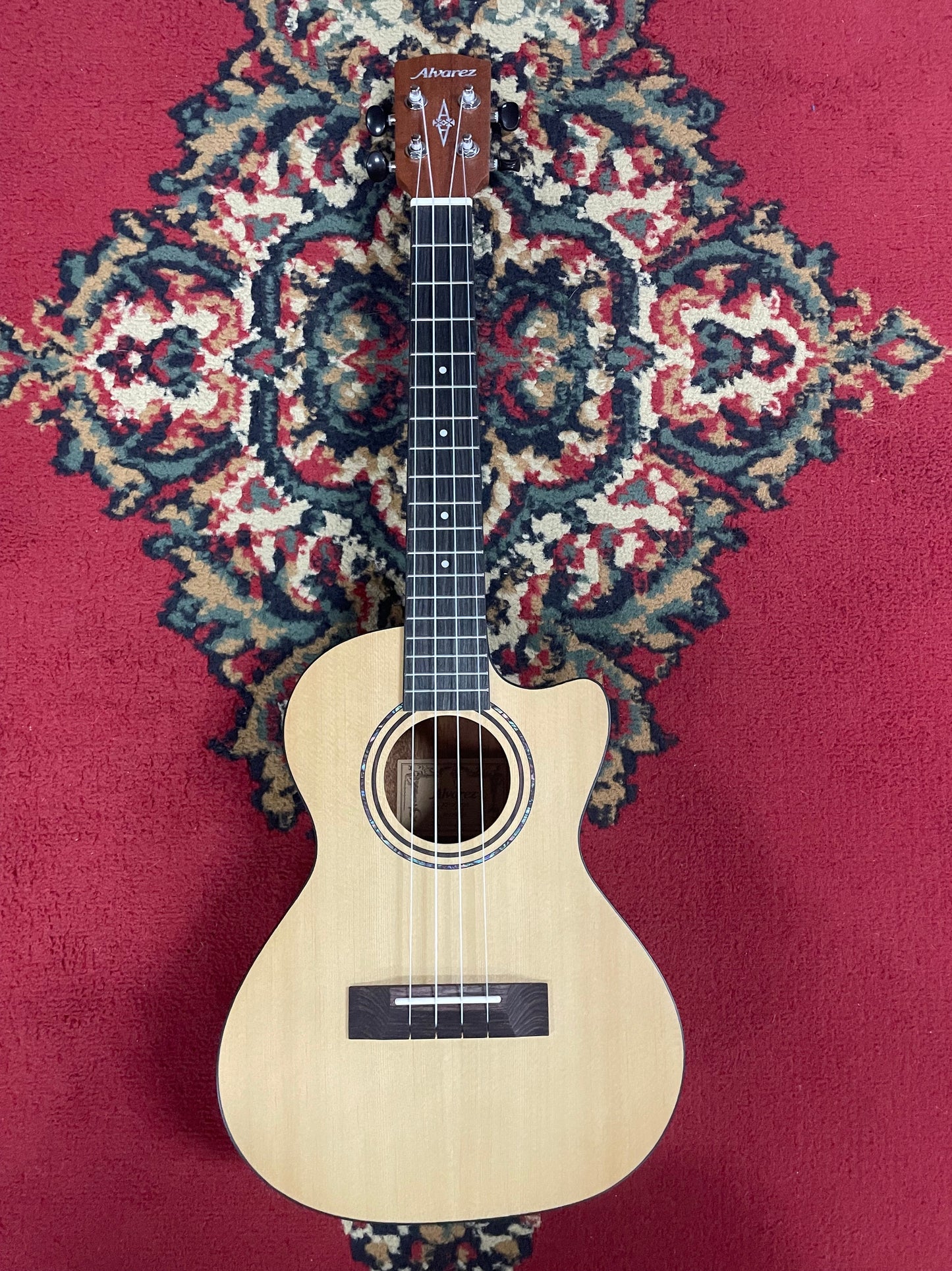 Alvarez Regent RU26TCE- Tenor Acou/Elec Ukulele