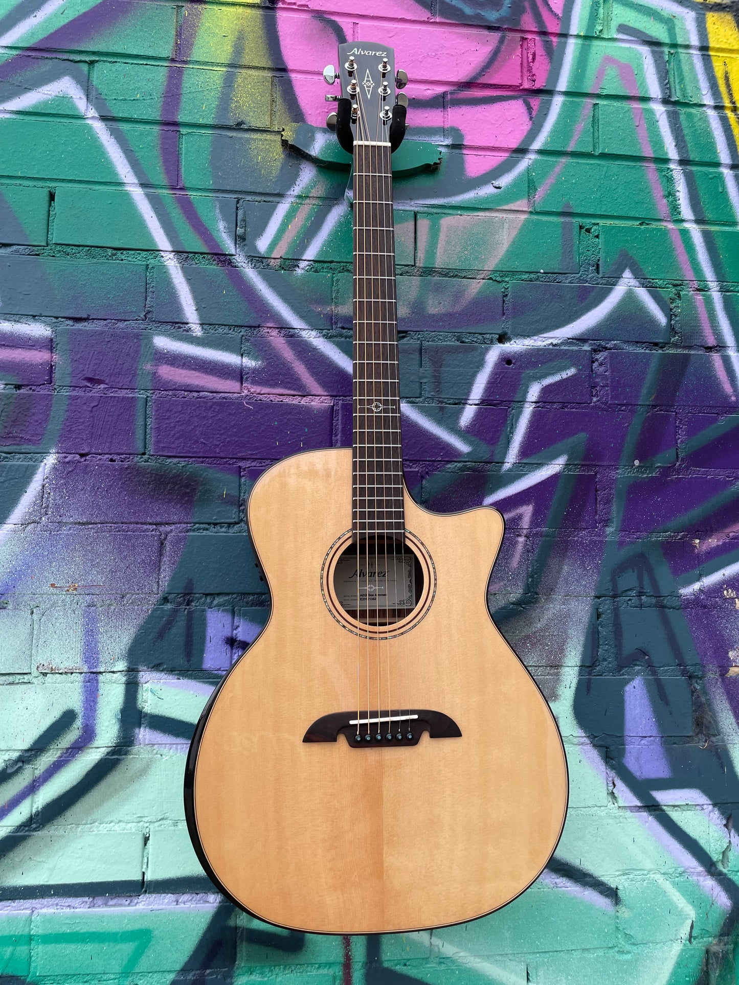 Alvarez AEG70CE Grand Auditorium Armrest Electric Acoustic Guitar - Natural/Gloss