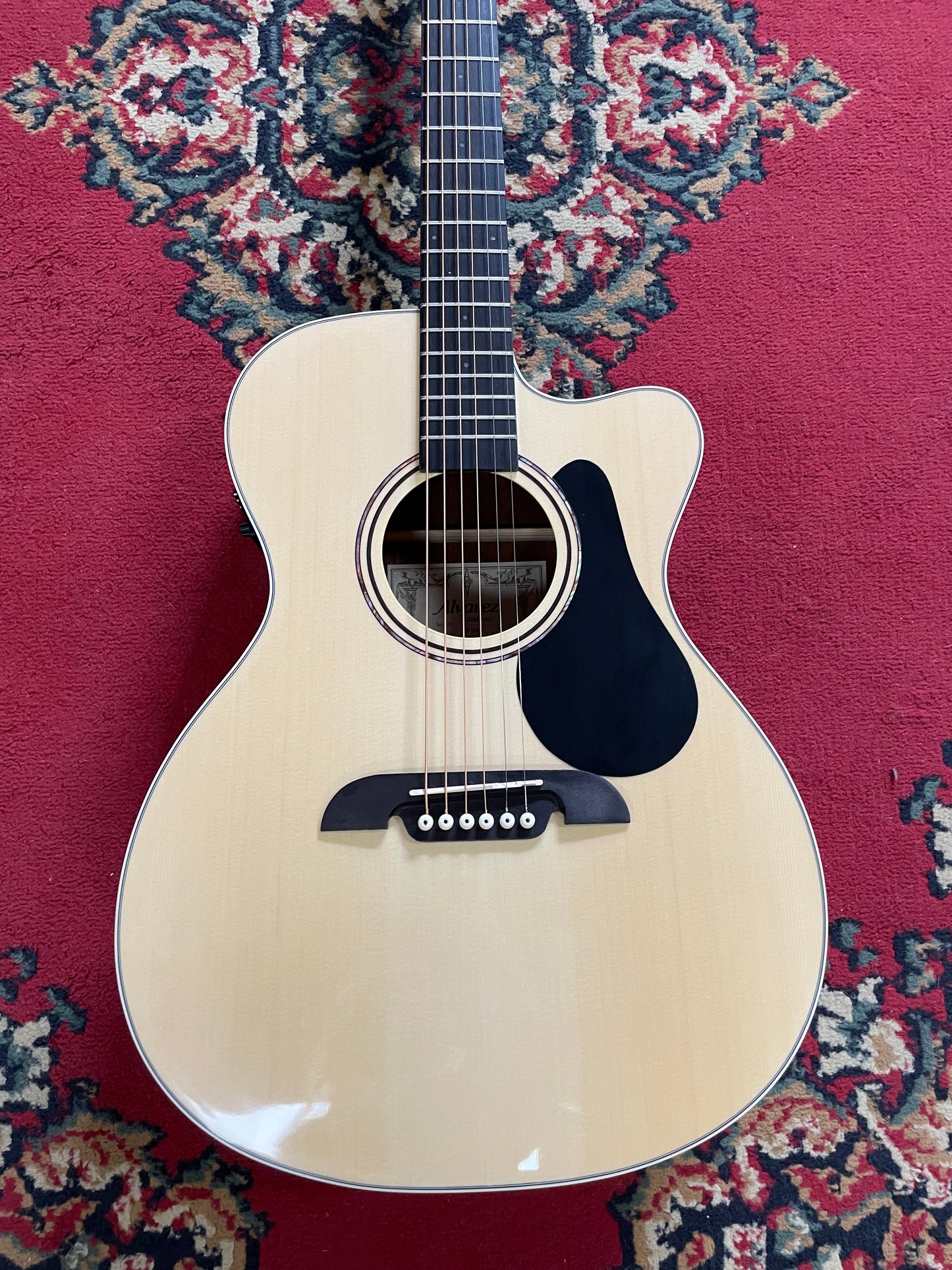 Alvarez RF26CE Folk/OM Electric Acoustic Guitar - Natural/Gloss