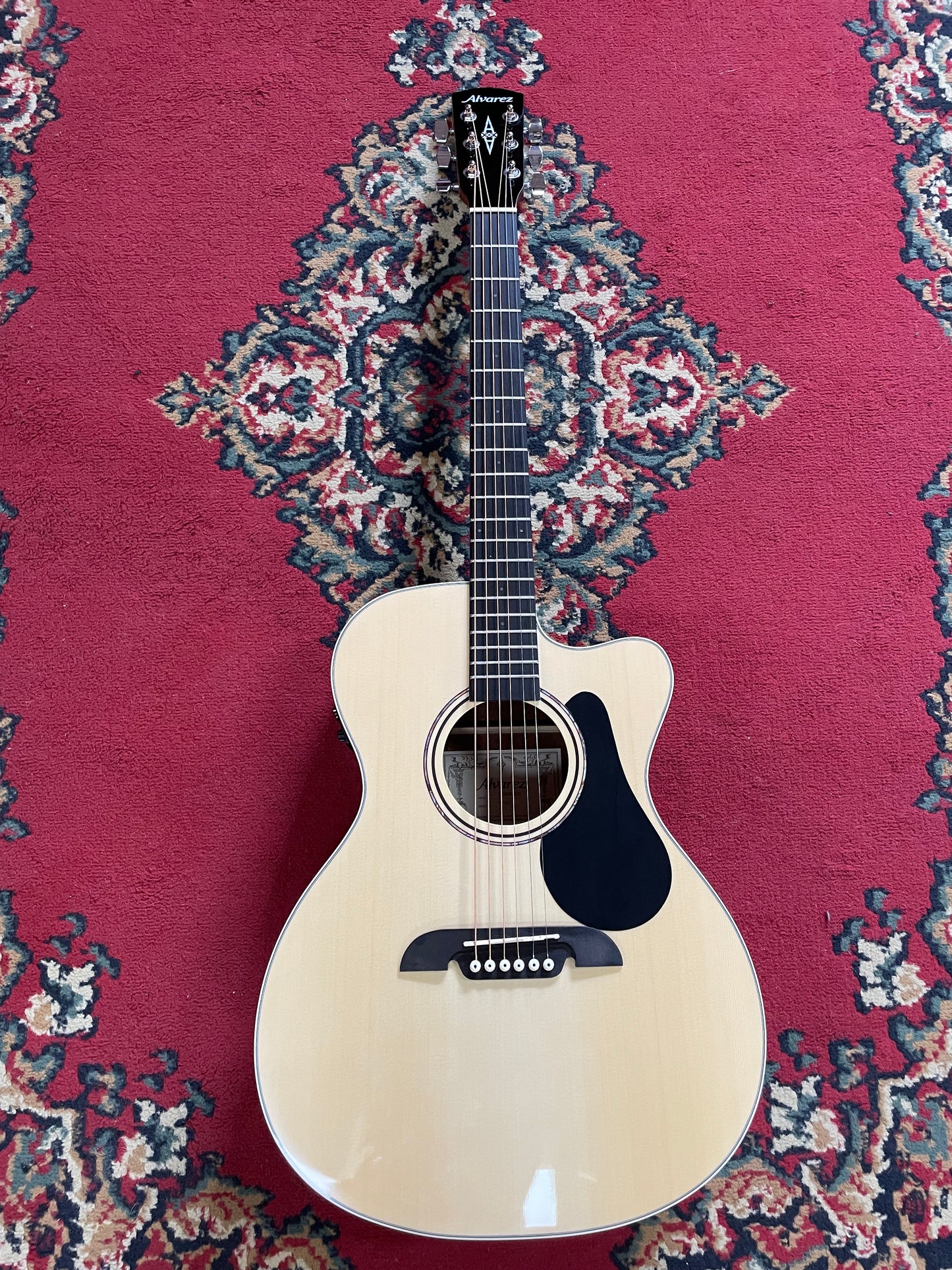 Alvarez RF26CE Folk/OM Electric Acoustic Guitar - Natural/Gloss