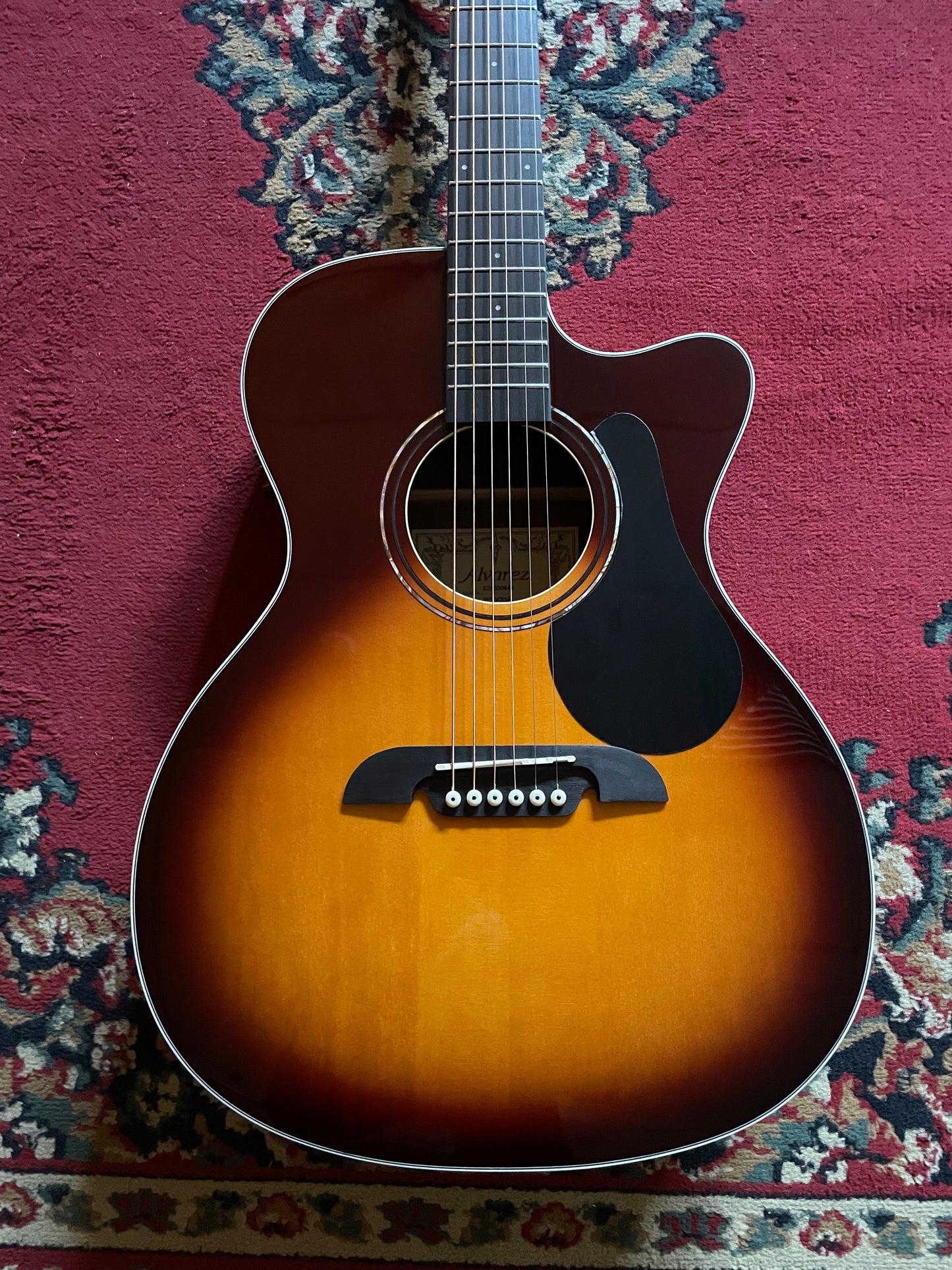 Alvarez RF26CESB Folk/OM Electric Acoustic Guitar - Sunburst Gloss