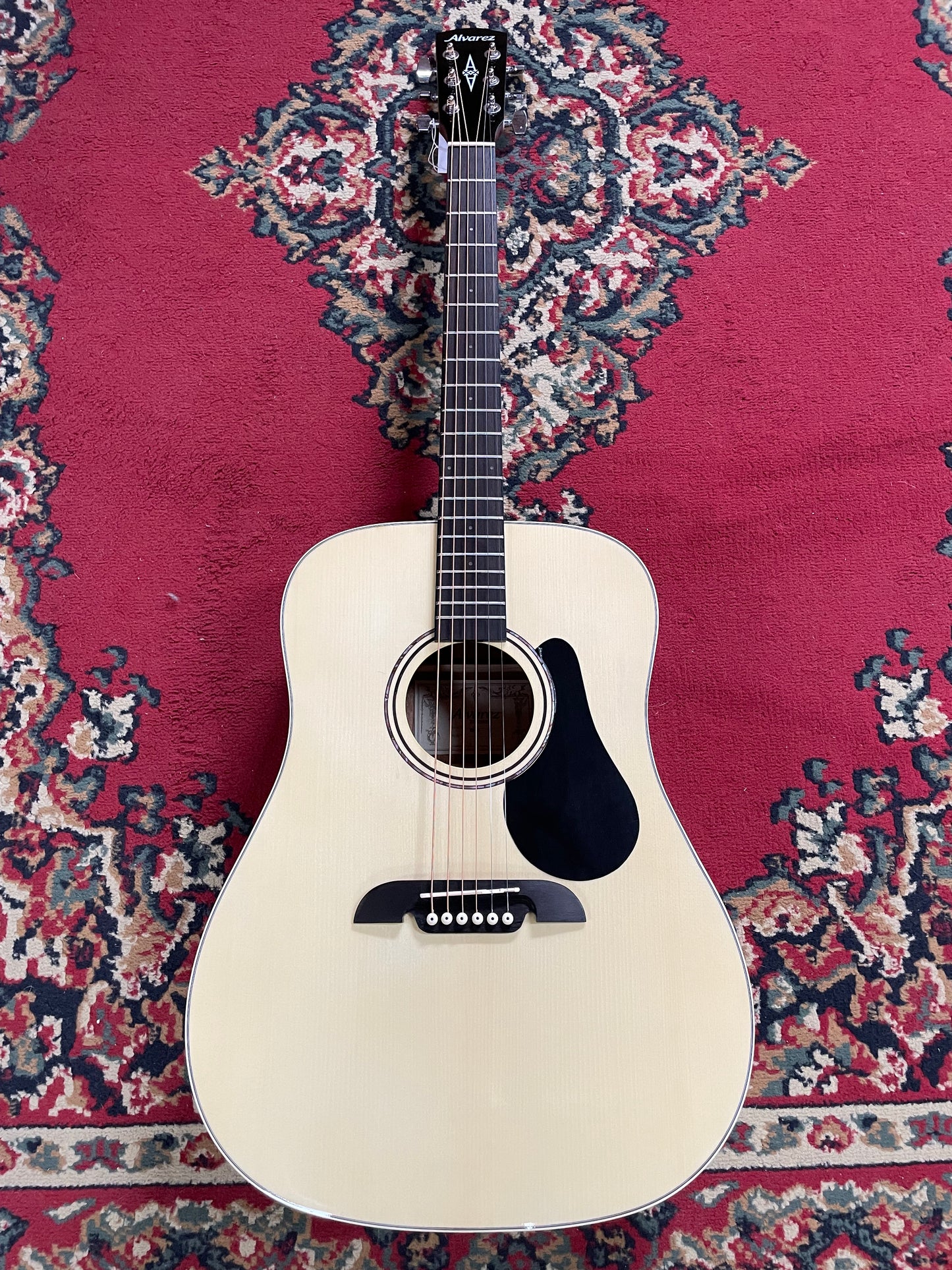 Alvarez RD26 Dreadnought Acoustic Guitar - Natural/Gloss