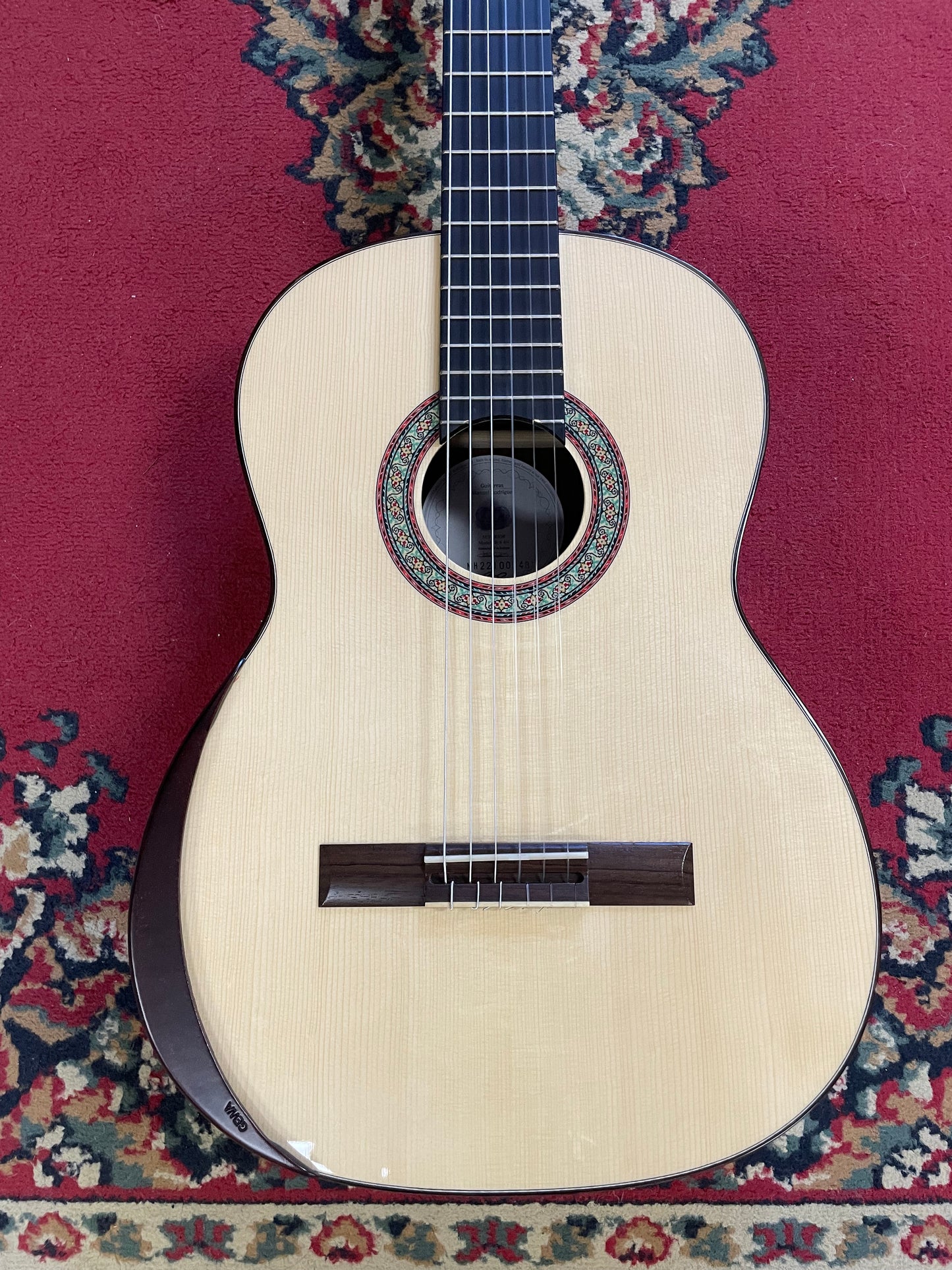 Manuel Rodriguez Concert 4/4 Gloss Superior B-S Spruce/Flamed Eucalyptus - Armrest