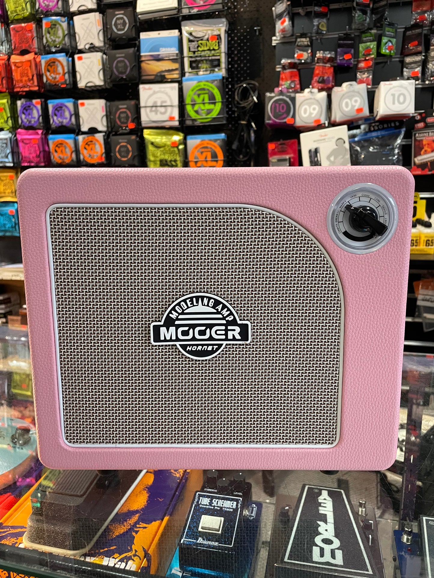 Mooer Hornet 15 Electric Guitar Combo Amplifier - Pink