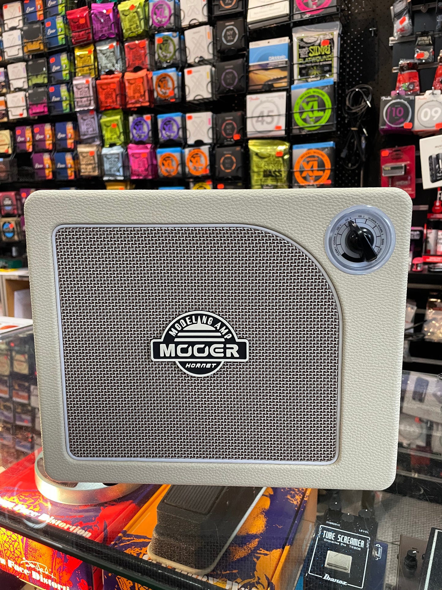 Mooer Hornet 15 Electric Guitar Combo Amplifier - White