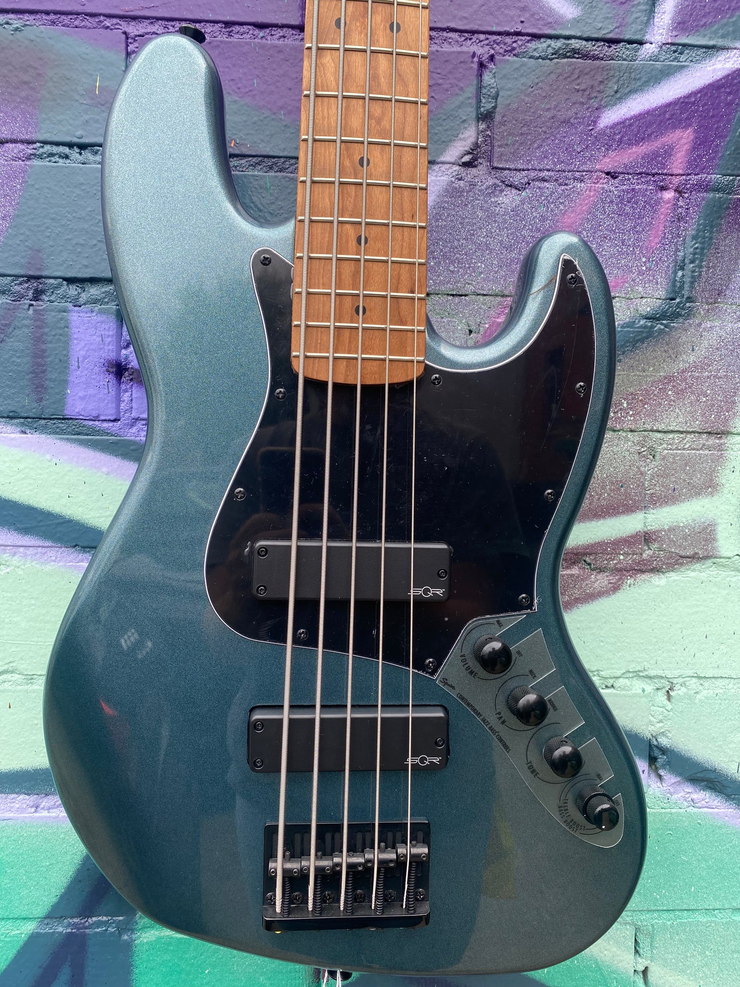 Squier Contemporary Active Jazz Bass HH V, Roasted Maple FB -Gunmetal Metallic
