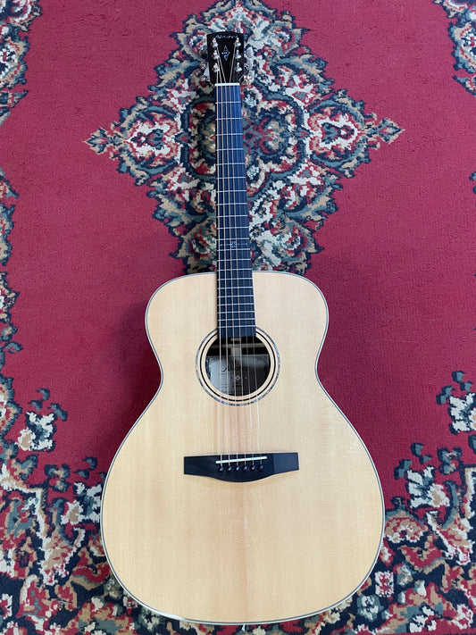 Alvarez LF70e Laureate 70 Folk/OM Electric Acoustic Guitar - Natural