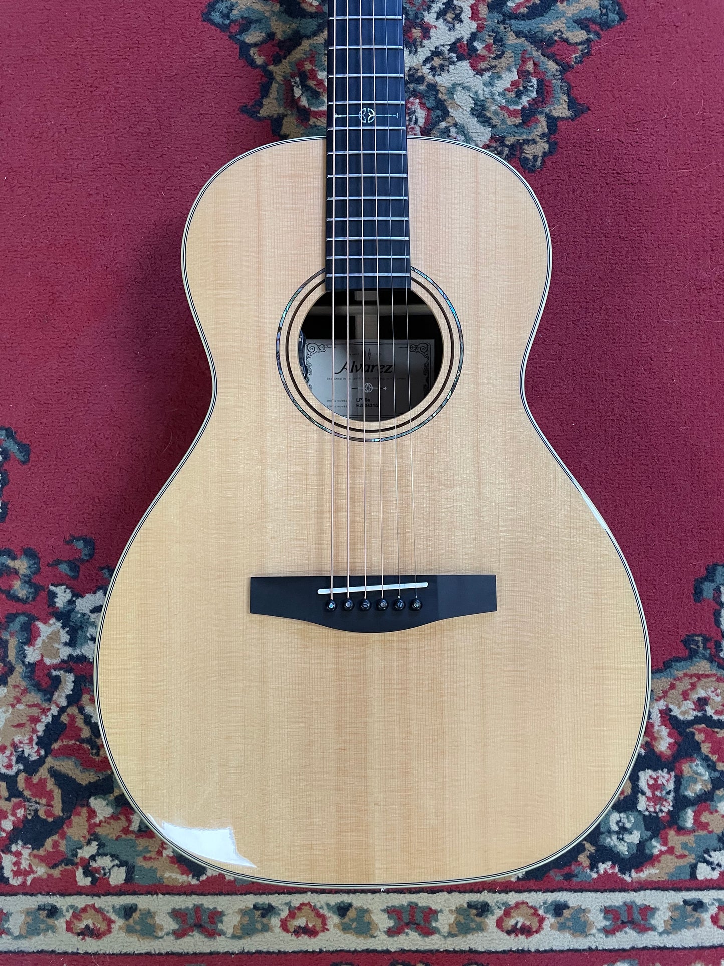 Alvarez LP70e Laureate 70 Parlor Acoustic/Electric Guitar - Natural