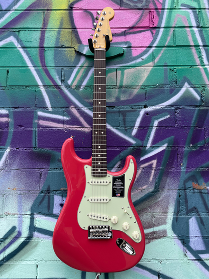 Fender American Professional Classic Stratocaster Electric Guitar - Faded Dakota Red