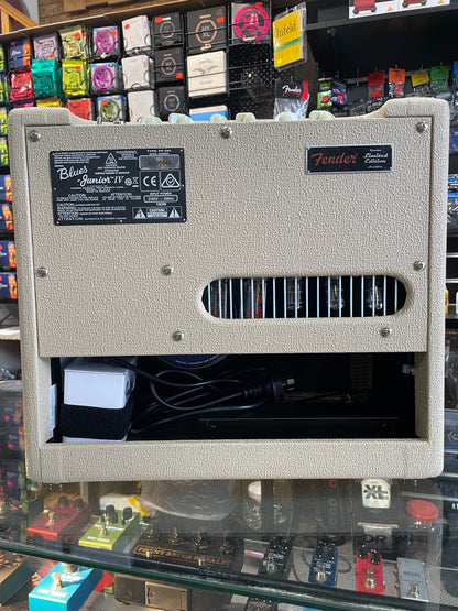 Fender Limited Edition FSR Blues Junior IV Electric Guitar Combo Amplifier - Blonde Tolex