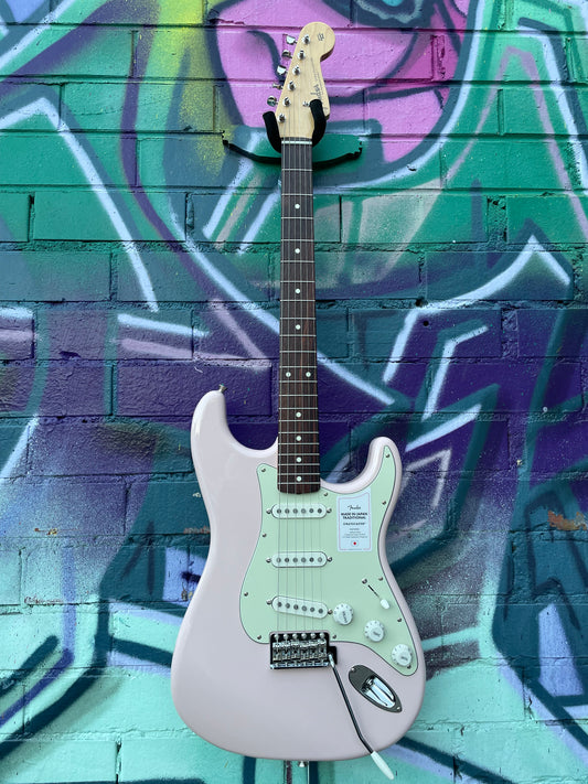 Fender Made in Japan Traditional 39 60s Stratocaster Electric Guitar Shell Pink