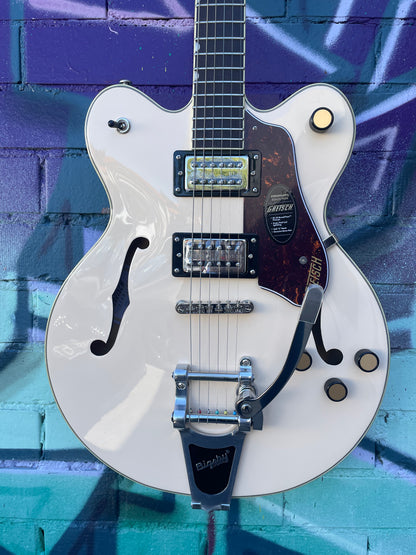 Gretsch G2622T Streamliner Center Block Double-Cut Electric Guitar with Bigsby - Vintage White