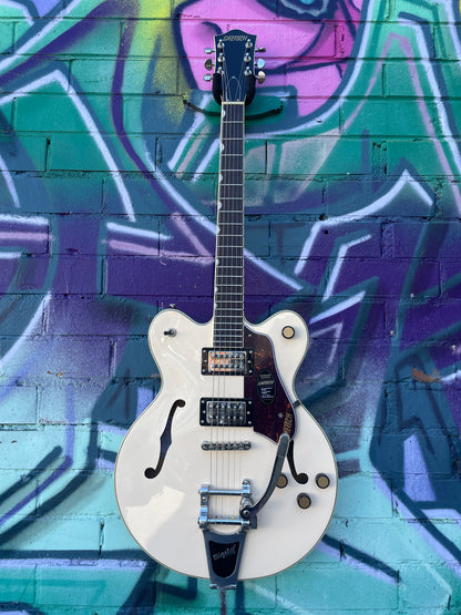 Gretsch G2622T Streamliner Center Block Double-Cut Electric Guitar with Bigsby - Vintage White
