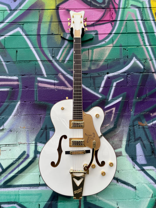 Gretsch Synchromatic Falcon Hollow Body Single-Cut Electric Guitar - Snowcrest White