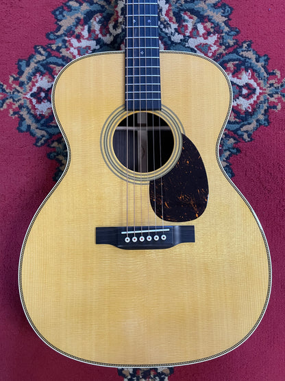 Martin Standard Series OM-28 Orchestra Model Acoustic Guitar