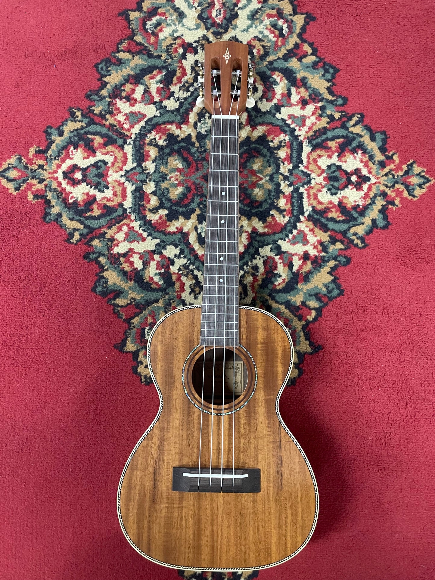 Alvarez  Artist AU90T- Tenor Ukulele