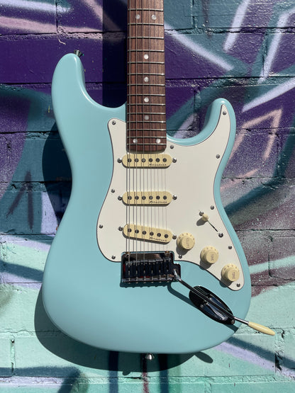 Fender Rei Stratocaster R246 Electric Guitar - Rei Blu
