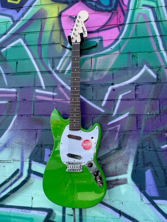 Squier Sonic Mustang, Maple Fingerboard, White Pickguard, Lime Green