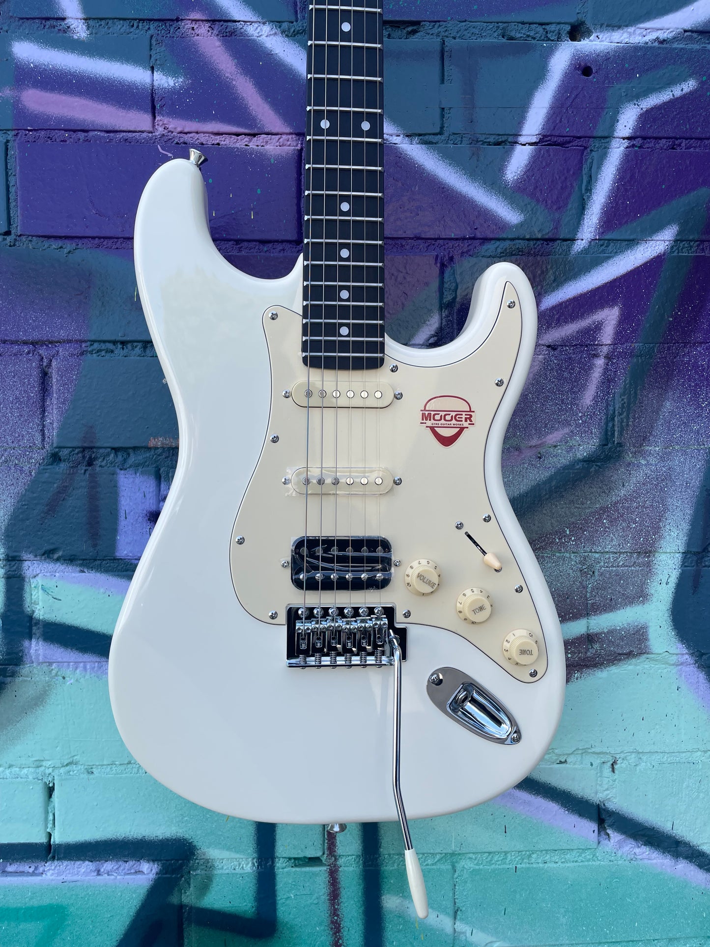 Mooer MSC10 Pro Electric Guitar - Vintage White