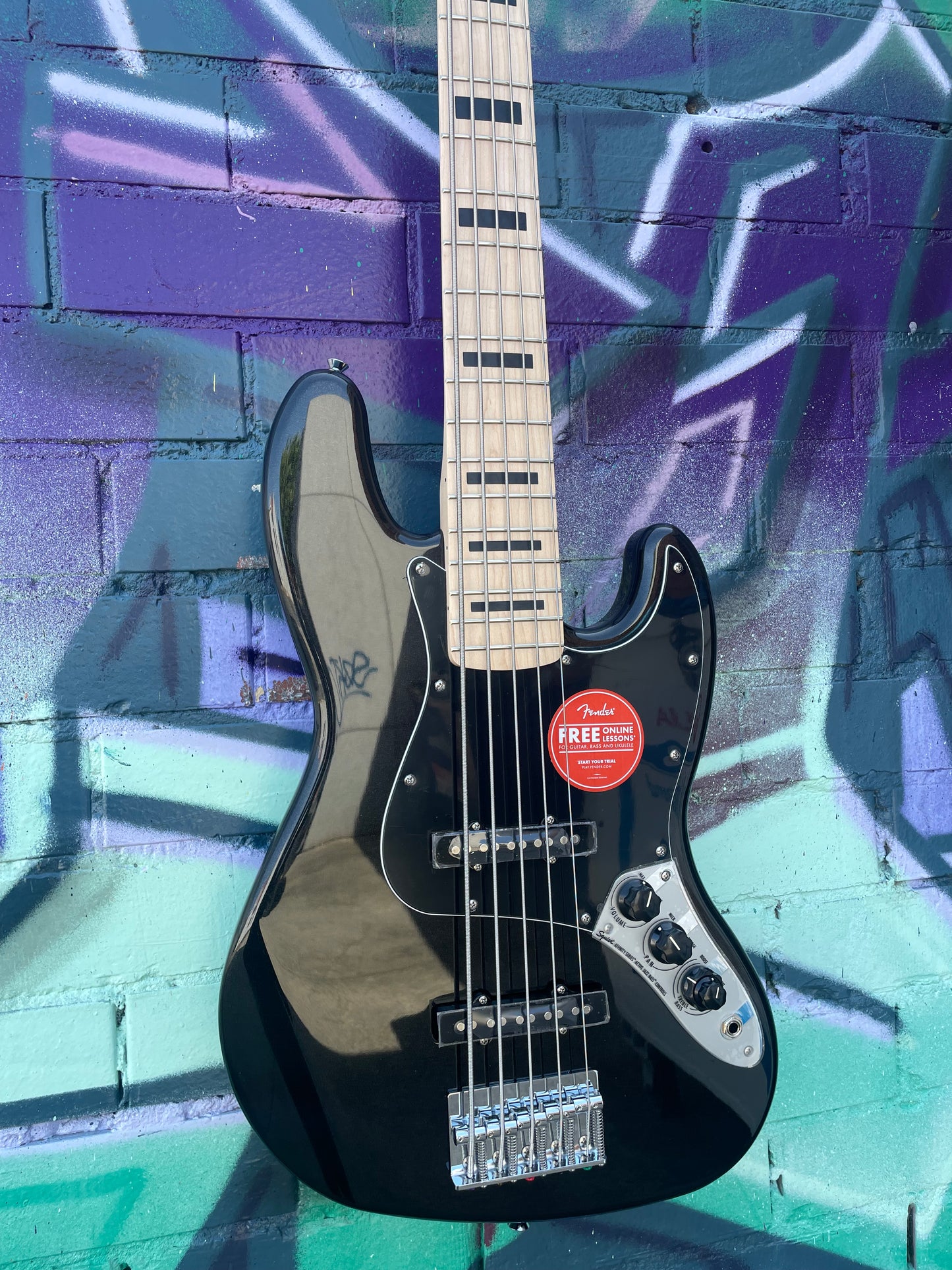 Squier Affinity Series Active Jazz Bass V - Black Metallic