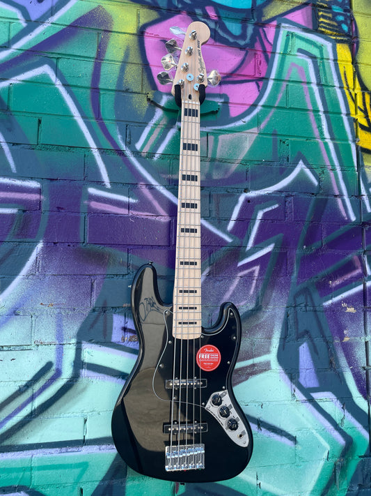 Squier Affinity Series Active Jazz Bass V - Black Metallic